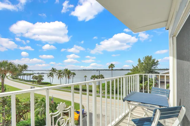 $325,000 | 3030 South Ocean Boulevard, Unit 332, Palm Beach, FL 33480