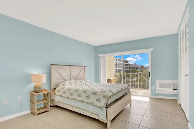 $325,000 | 3030 South Ocean Boulevard, Unit 332, Palm Beach, FL 33480