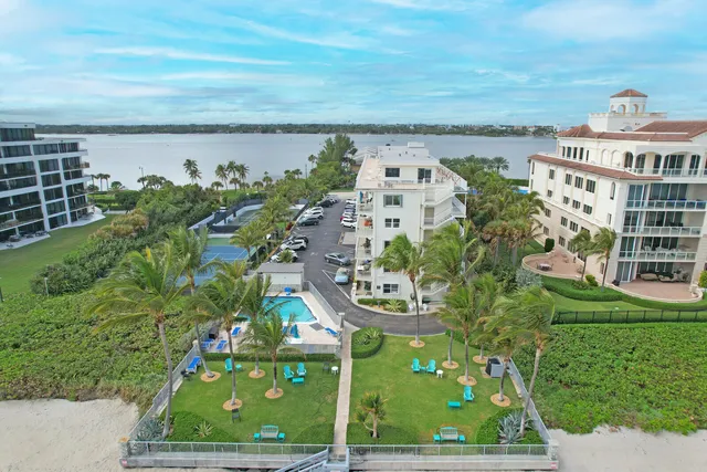 $325,000 | 3030 South Ocean Boulevard, Unit 332, Palm Beach, FL 33480