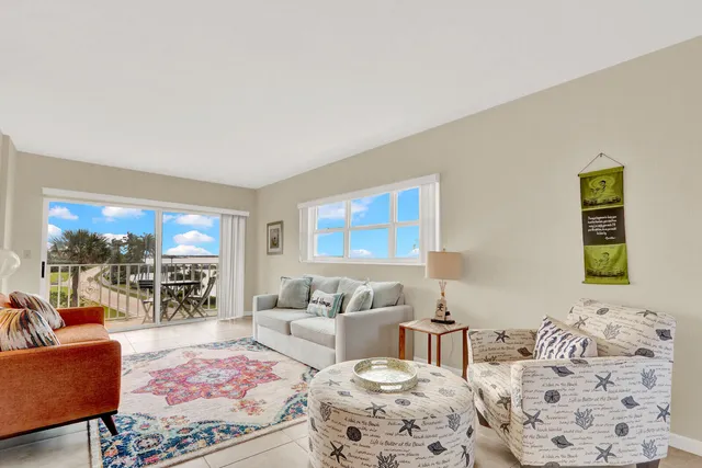 $325,000 | 3030 South Ocean Boulevard, Unit 332, Palm Beach, FL 33480