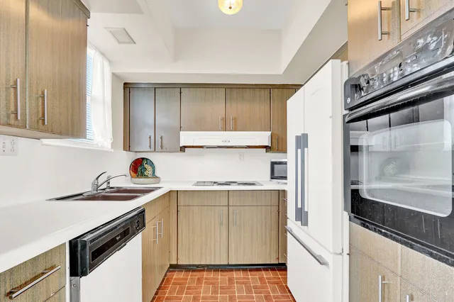 $325,000 | 3030 South Ocean Boulevard, Unit 332, Palm Beach, FL 33480