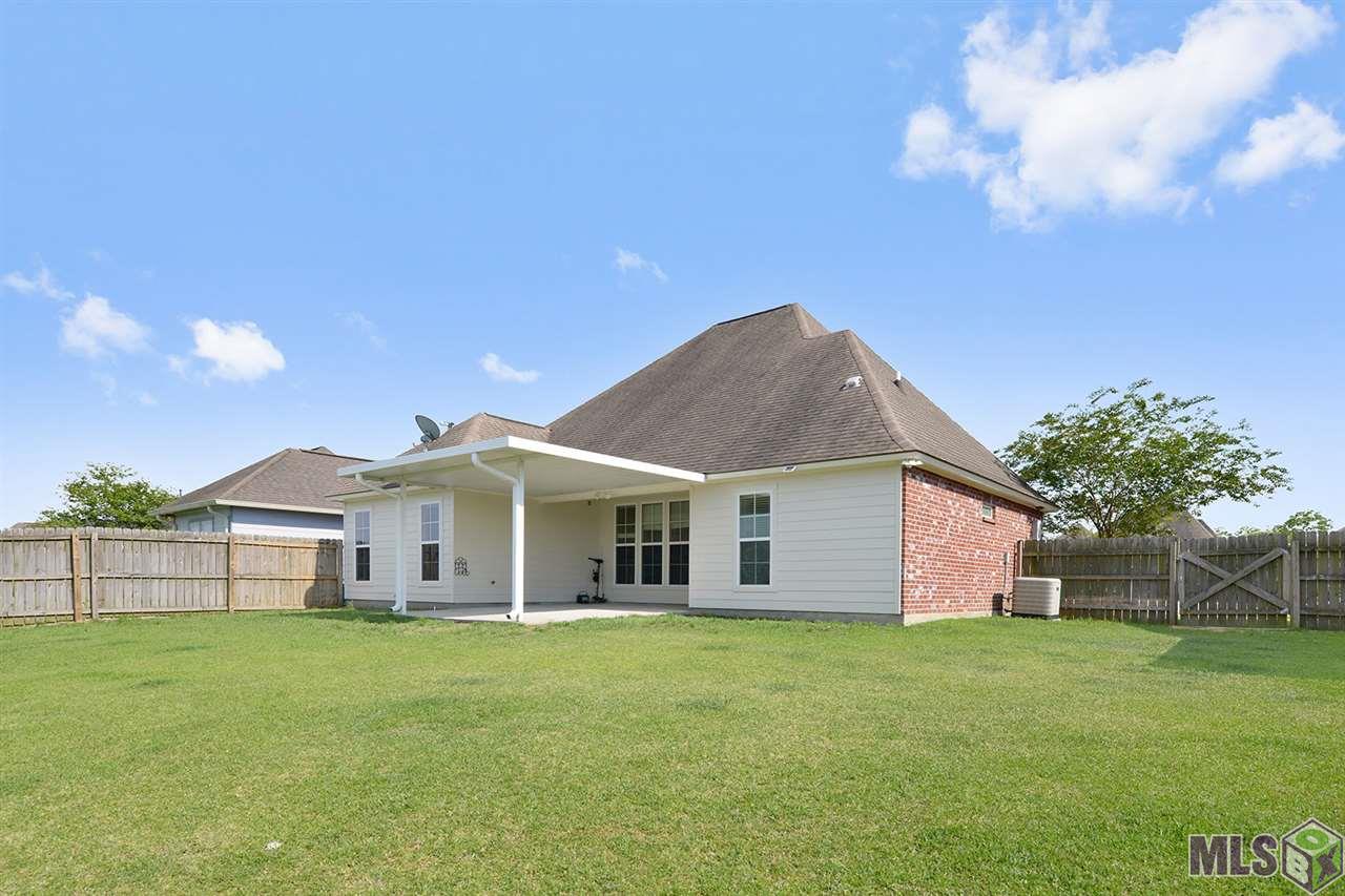 10787 Springtree Avenue Baton Rouge, LA 70810 - Photo 13 of 14 Rear view of home