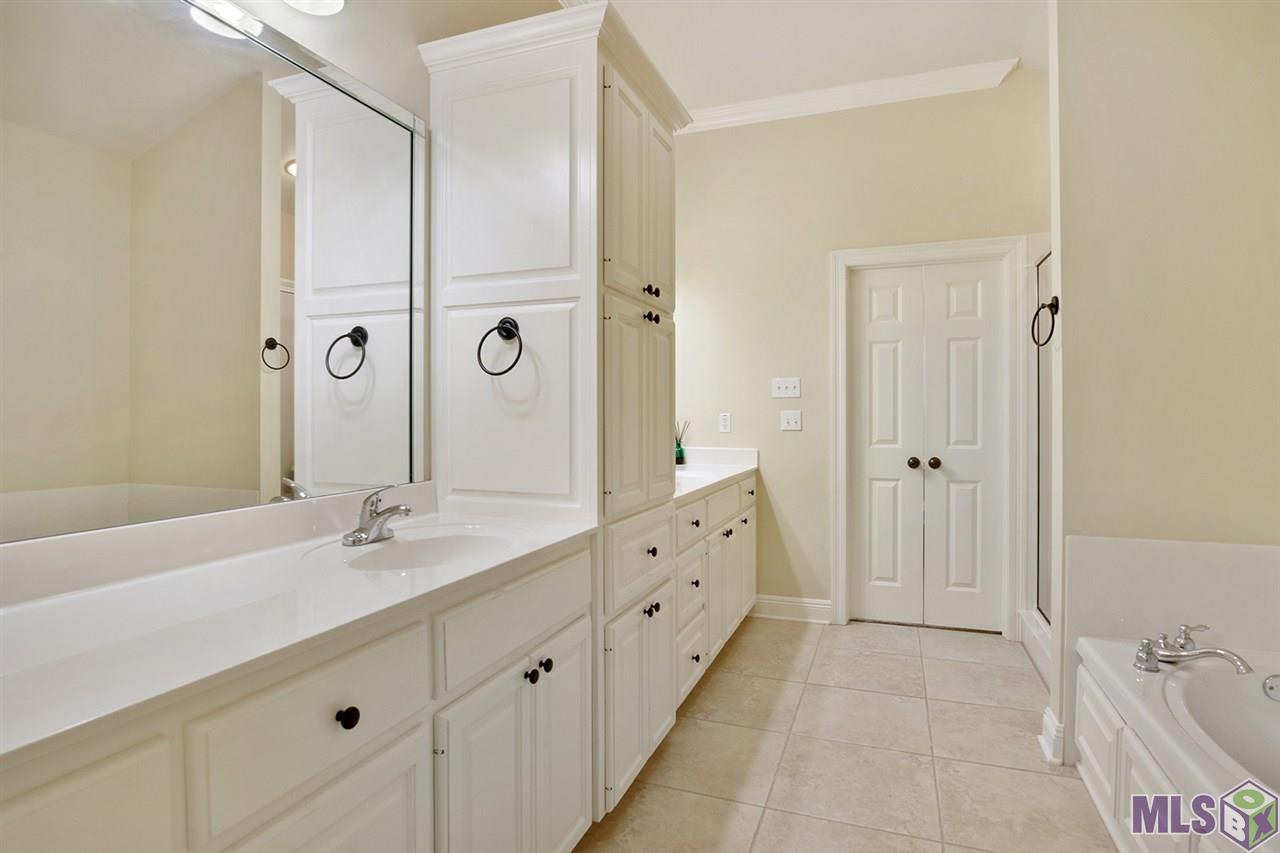 10787 Springtree Avenue Baton Rouge, LA 70810 - Photo 8 of 14 Master bathroom another view