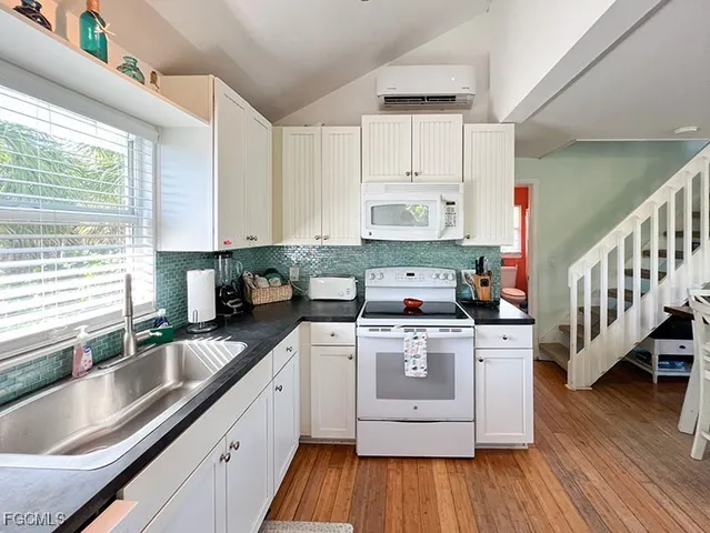 $684,900 | 4561 Smugglers Drive, Upper Captiva, FL 33924