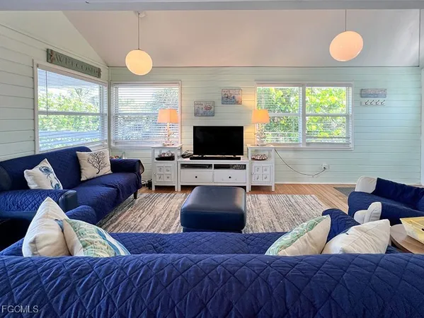 $674,900 | 4561 Smugglers Drive, Upper Captiva, FL 33924
