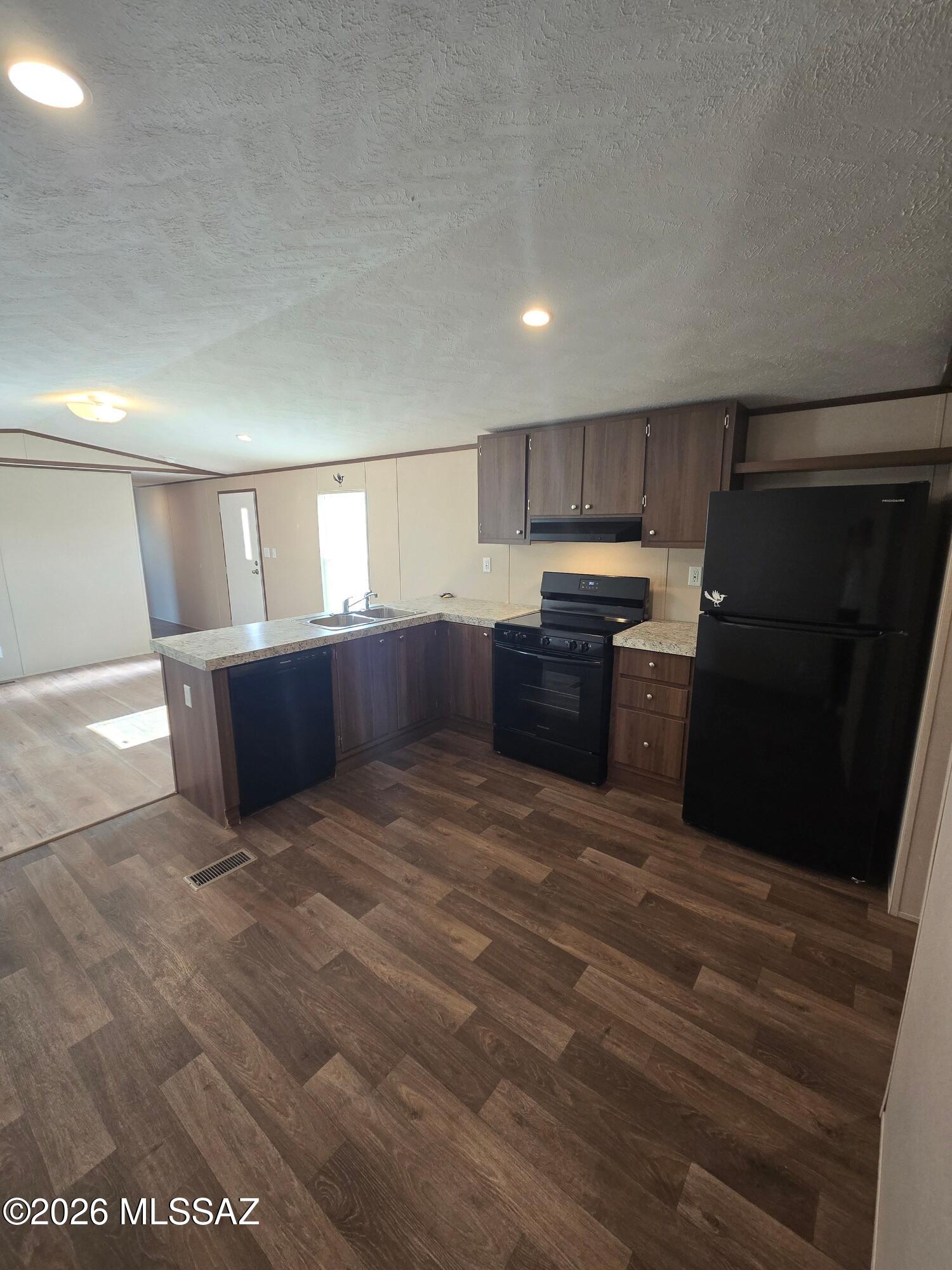 5800 East Hermans Road, Unit 2 Tucson, AZ 85756 - Photo 4 of 25 image-4743978889939877629