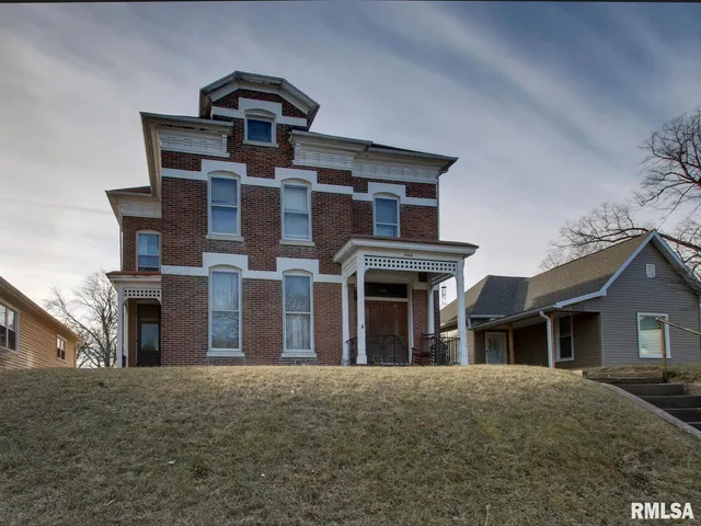 $199,900 | 1604 State Street, Quincy, IL 62301