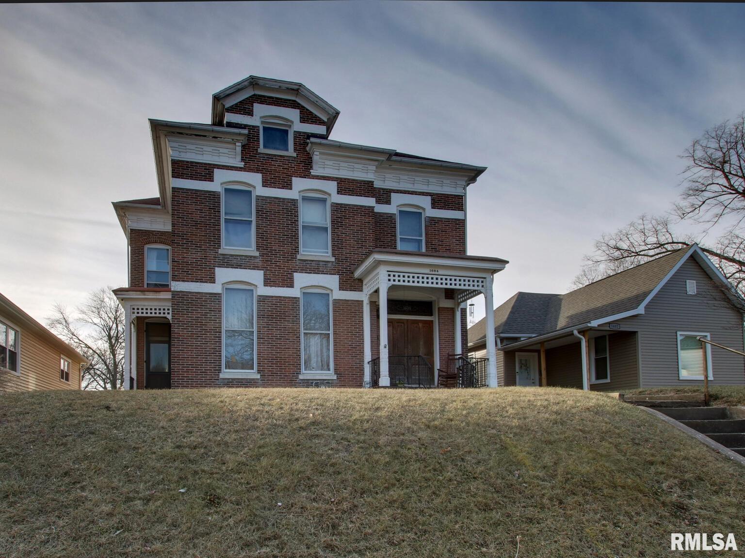 1604 State Street Quincy, IL 62301 - Photo 1 of 26