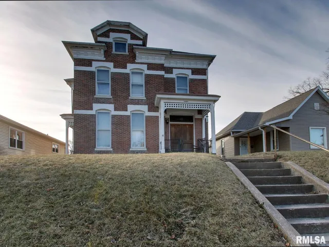 $194,900 | 1604 State Street, Quincy, IL 62301