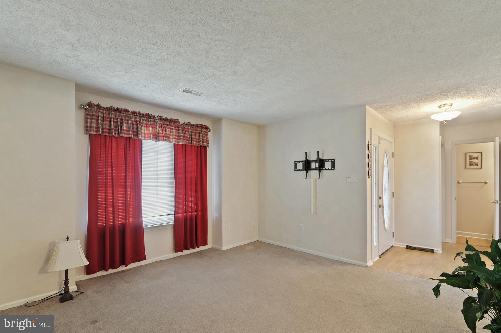 61 Charles Drive New Castle, DE 19720 - Photo 3 of 28