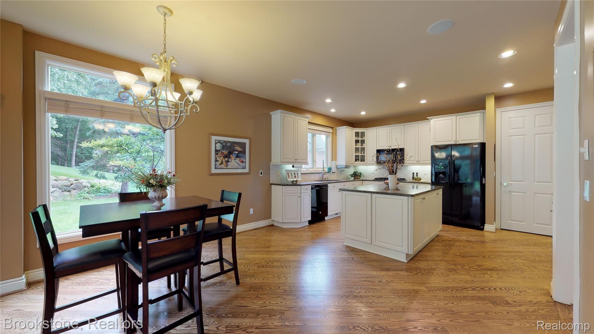 5625 Fox Ridge Drive Clarkston, MI 48348 - Photo 20 of 44 5625-Fox-Ridge-Kitchen4.jpg