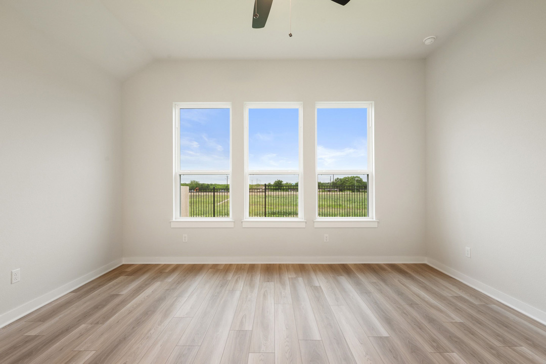 16201 Smithers Road Manor, TX 78653 - Photo 24 of 40 an empty room with a window