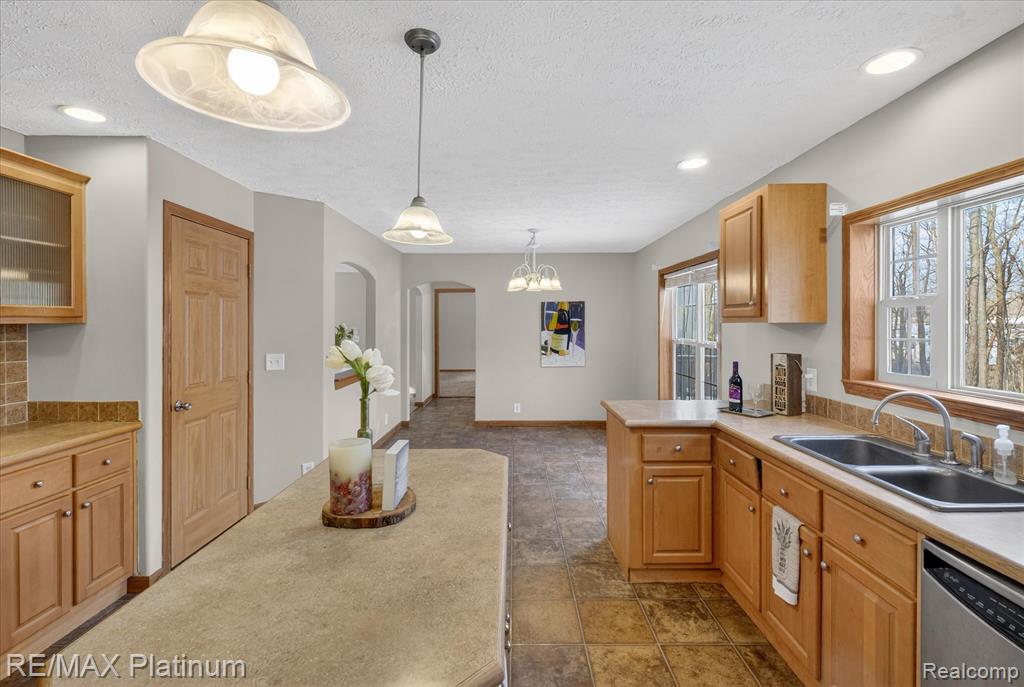 2670 East Maple Road Milford, MI 48381 - Photo 9 of 61 Gallery Image 9