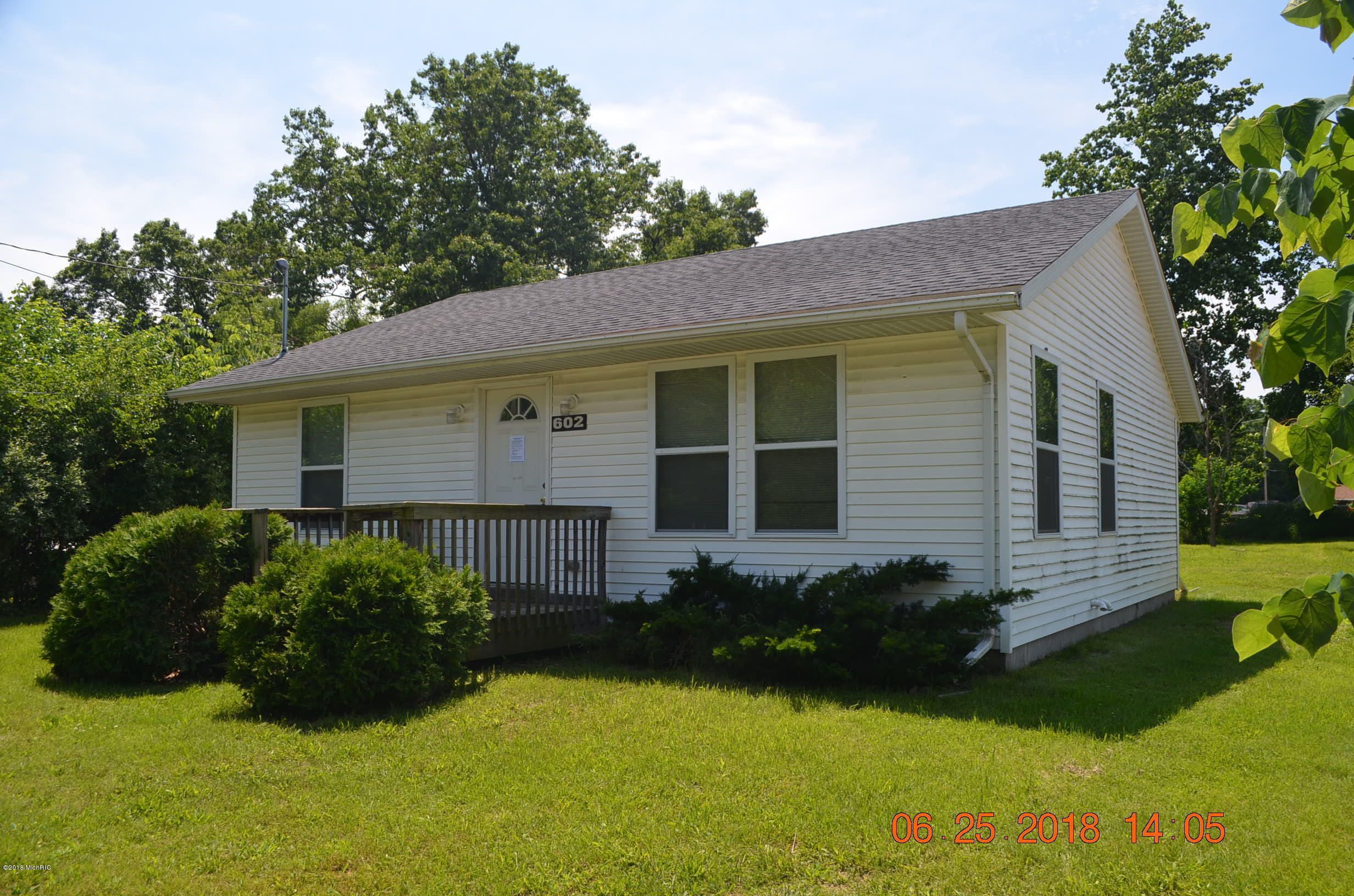 602 White Oak Street Decatur, MI 49045 - Photo 2 of 7 DSC_0004