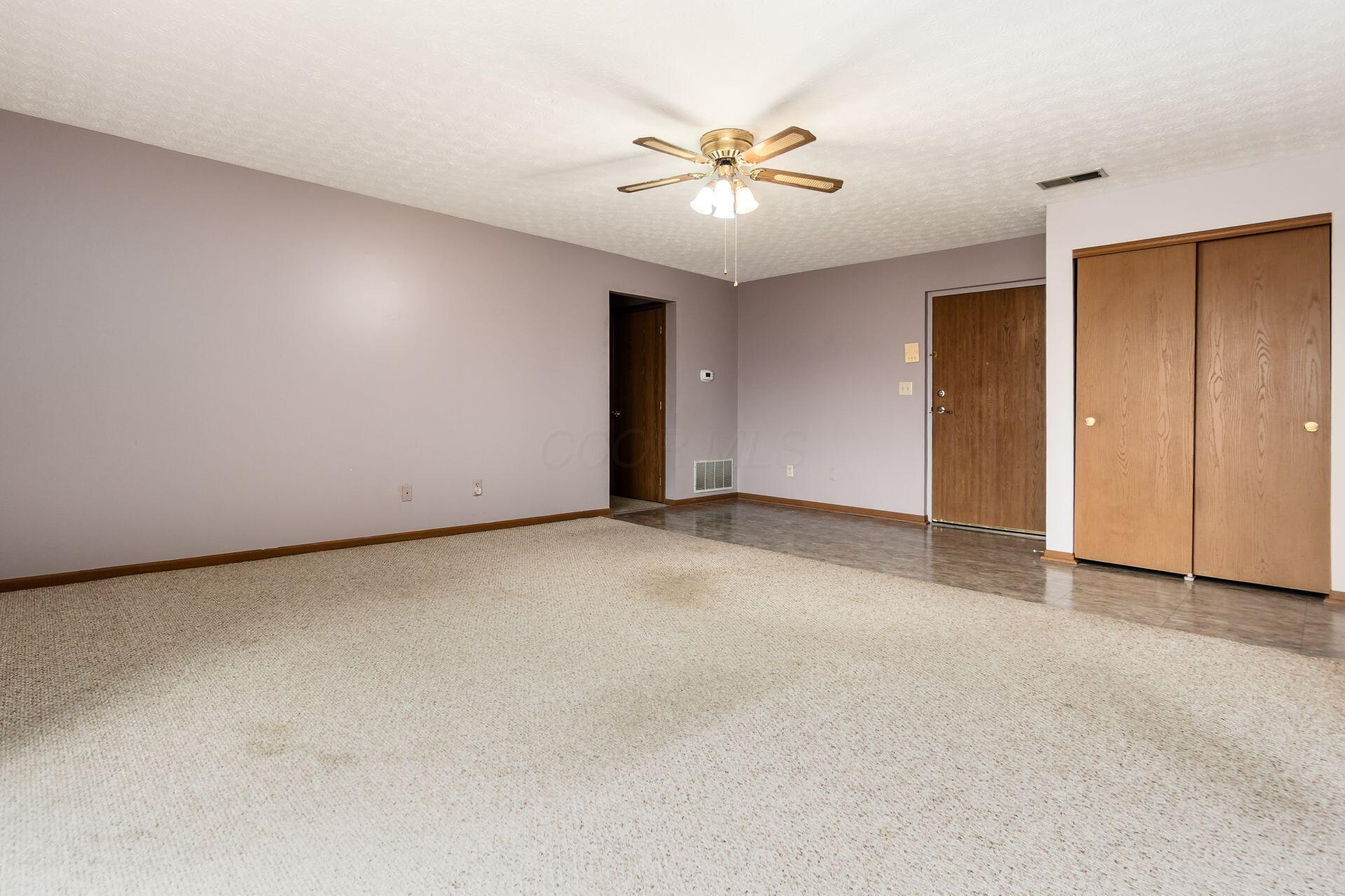 5885 Beechcroft Road, Unit 306 Columbus, OH 43229 - Photo 10 of 33 009_71e_i 5885 Beechcroft 037