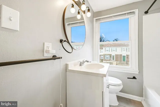 $2,200 | 11 Dunnett Court, Unit 4F, Baltimore, MD 21236