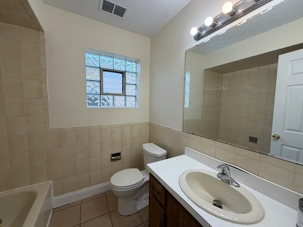 $2,200 | 6323 West Fullerton Avenue, Unit 2, Chicago, IL 60639