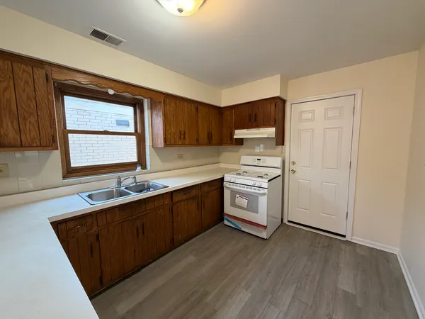 $2,200 | 6323 West Fullerton Avenue, Unit 2, Chicago, IL 60639
