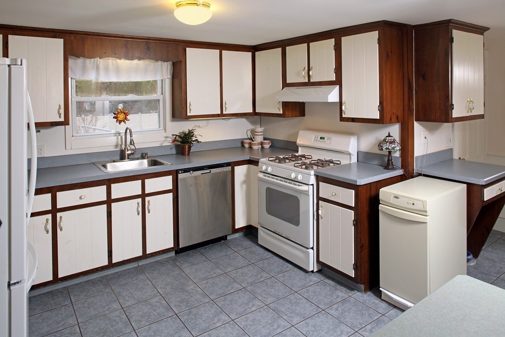 244 Reed Street Hanson, MA 02341 - Photo 3 of 8 Gallery Image 3