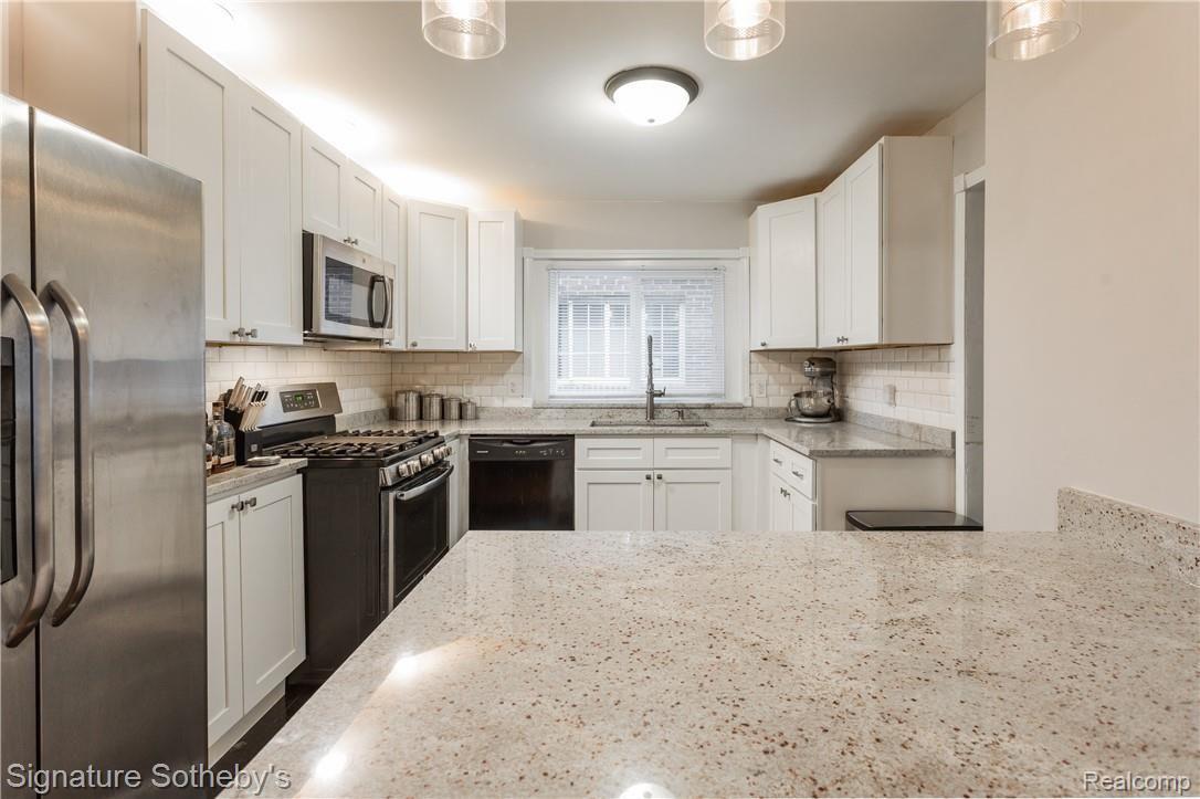 20122 Picadilly Road Detroit, MI 48221 - Photo 10 of 30 9.jpg