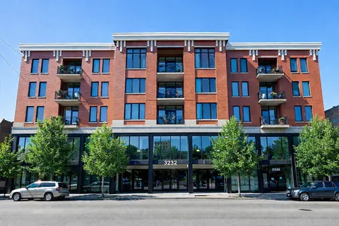 $3,400 | 3232 North Halsted Street, Unit D411, Chicago, IL 60657