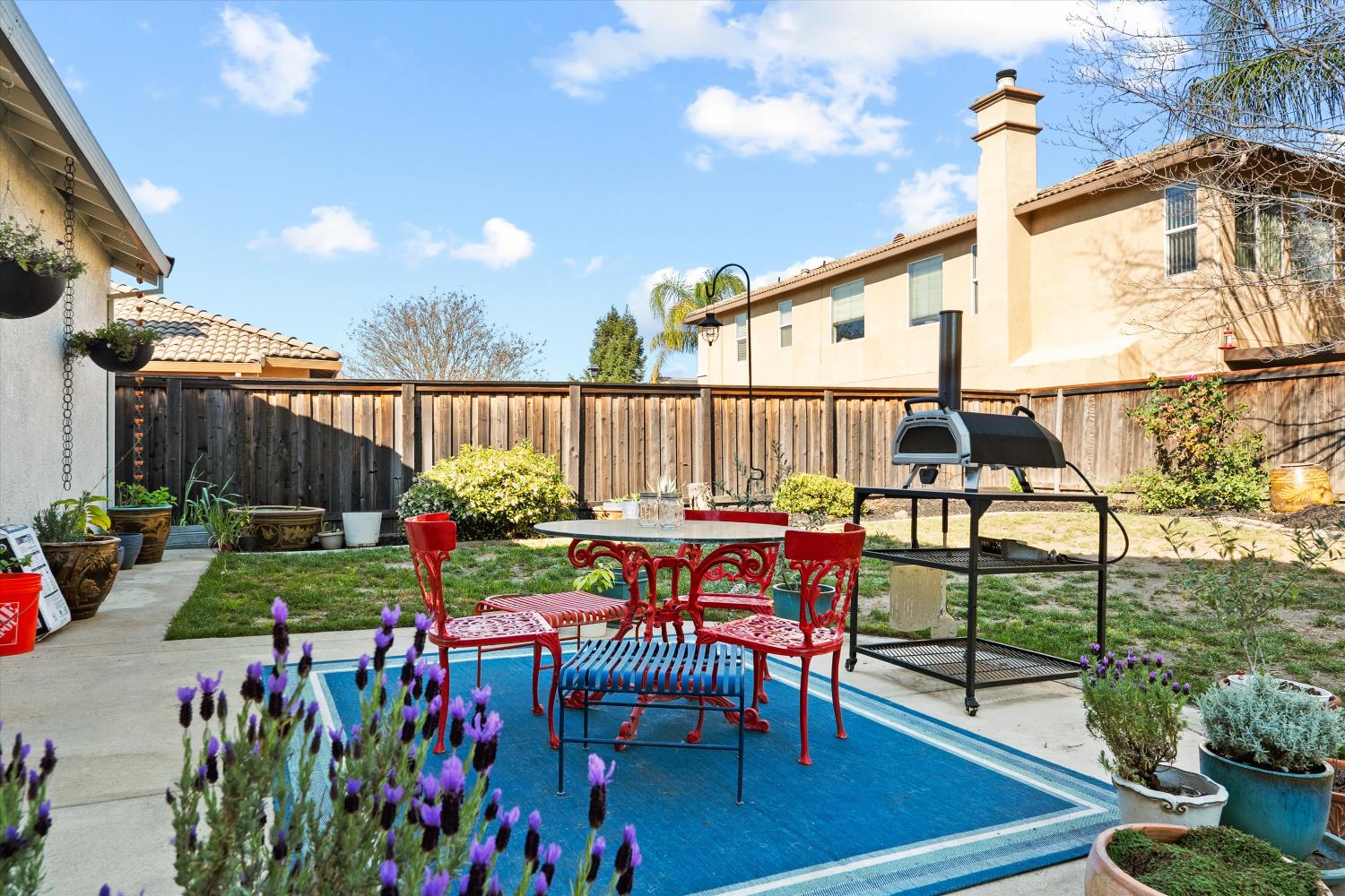 6503 Turnstone Way Rocklin, CA 95765 - Photo 31 of 42 a view of a chairs and tables in patio
