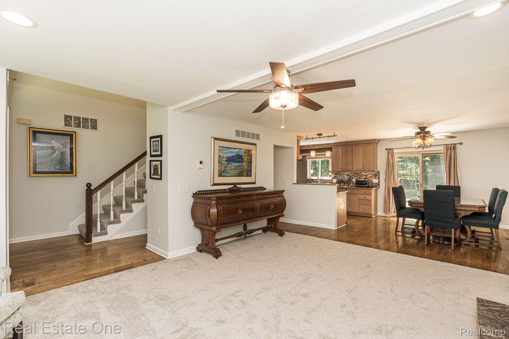 3450 Vardon Drive Rochester, MI 48307 - Photo 3 of 34 Living Room, view to Kithe