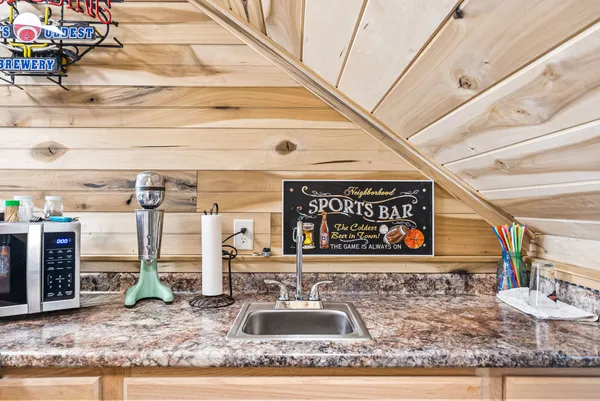 $975,000 | 124 Eagle Nest Court, Dover, TN 37058