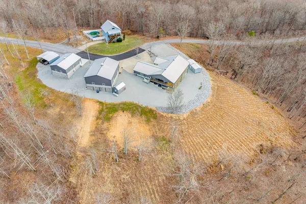 $975,000 | 124 Eagle Nest Court, Dover, TN 37058