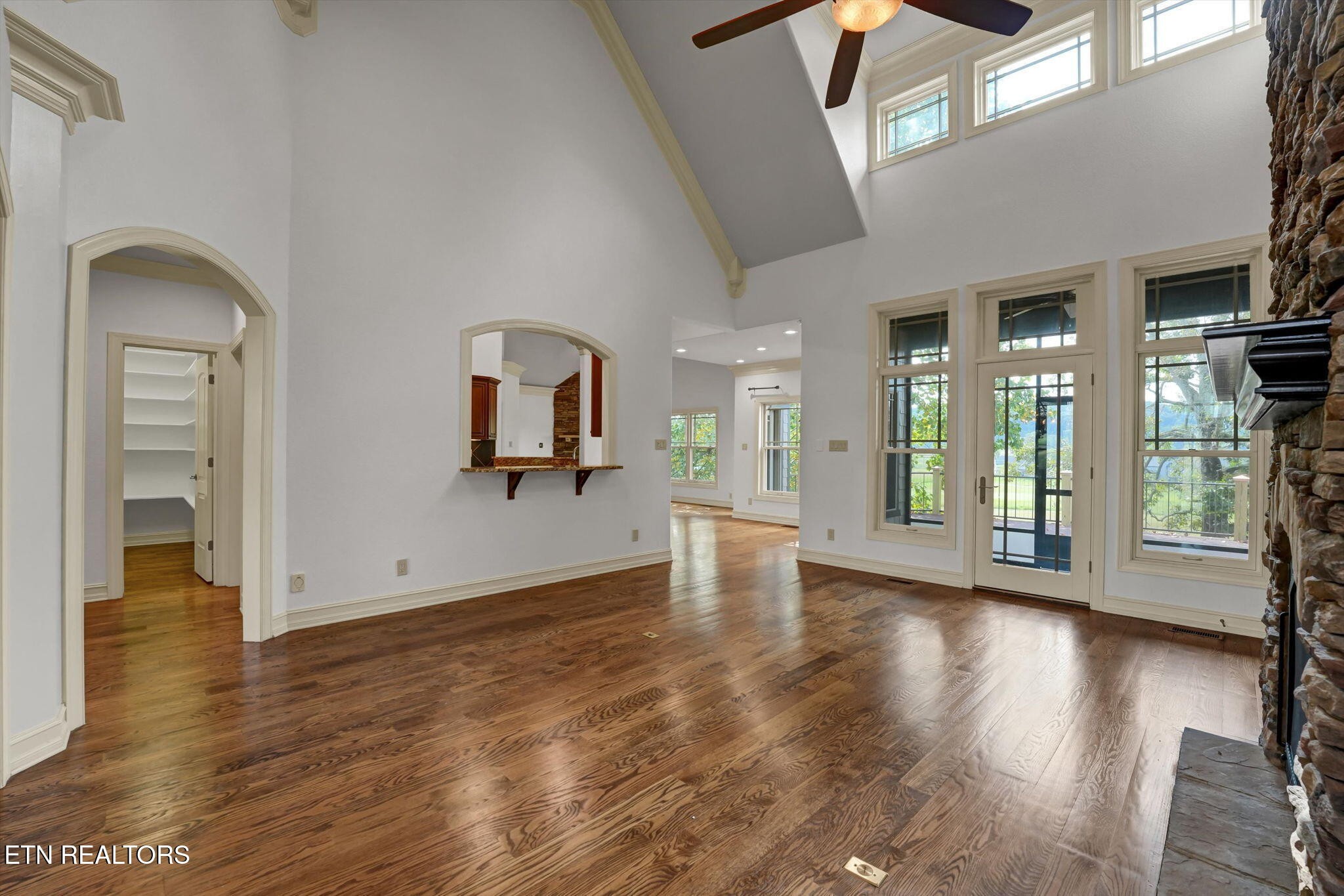 494 Chestnut Lane Loudon, TN 37774 - Photo 12 of 58 a view of a interior of the house