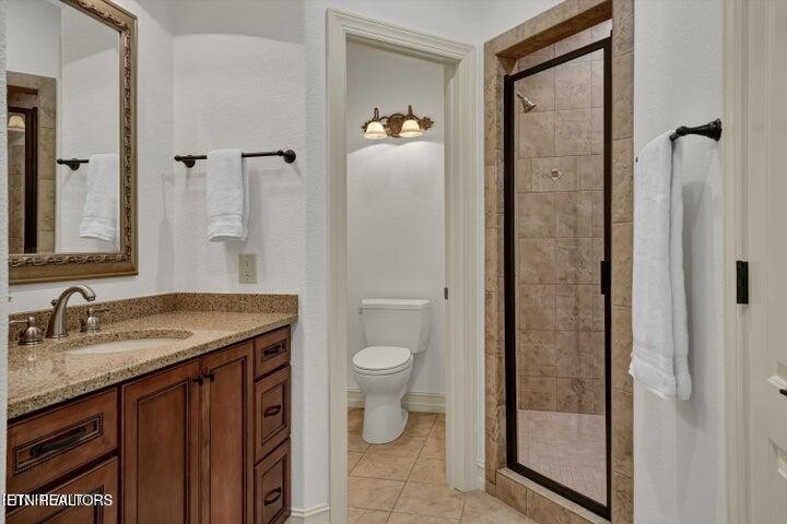 494 Chestnut Lane Loudon, TN 37774 - Photo 35 of 58 a en suite bathroom with a granite countertop sink toilet and shower a mirror
