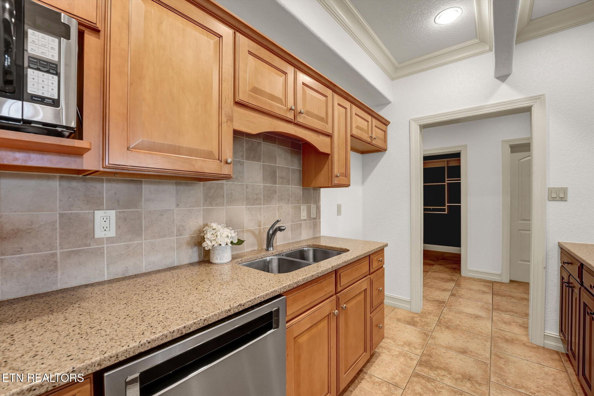494 Chestnut Lane Loudon, TN 37774 - Photo 43 of 58 a kitchen with stainless steel appliances granite countertop a sink and a cabinets
