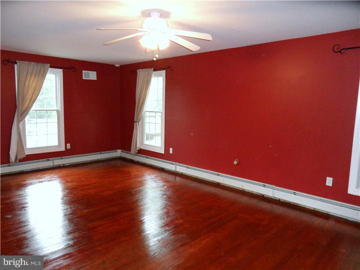881 East Sandy Ridge Road Doylestown, PA 18901 - Photo 4 of 25 Living Room
