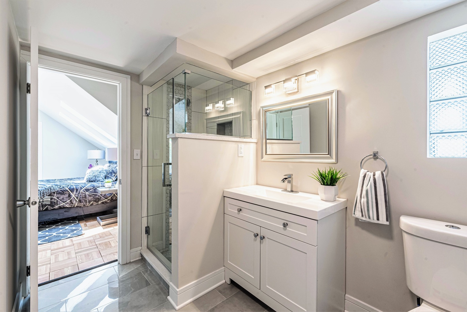 1235 West Barry Avenue, Unit 2 Chicago, IL 60657 - Photo 14 of 18