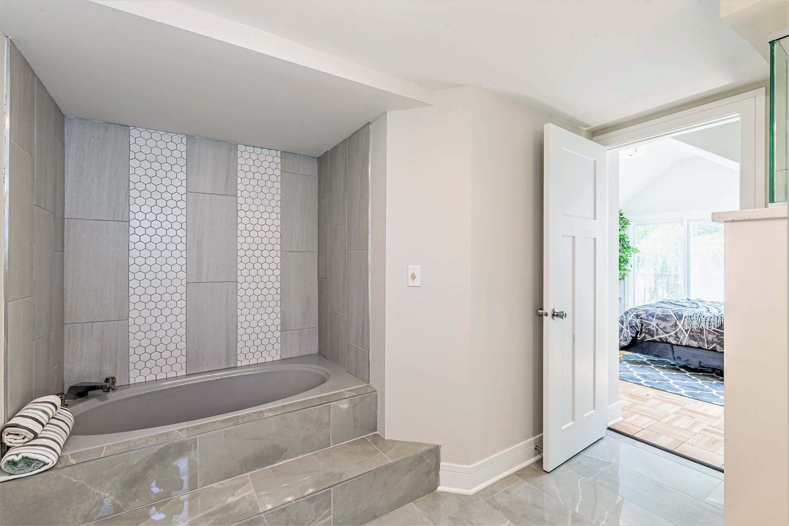 1235 West Barry Avenue, Unit 2 Chicago, IL 60657 - Photo 15 of 18