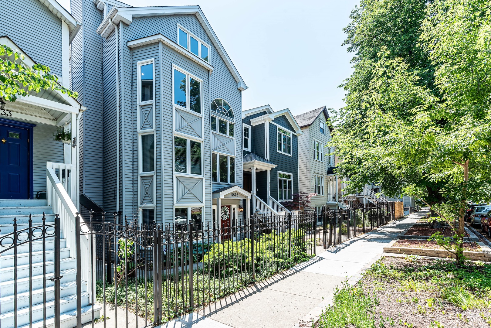 1235 West Barry Avenue, Unit 2 Chicago, IL 60657 - Photo 2 of 18