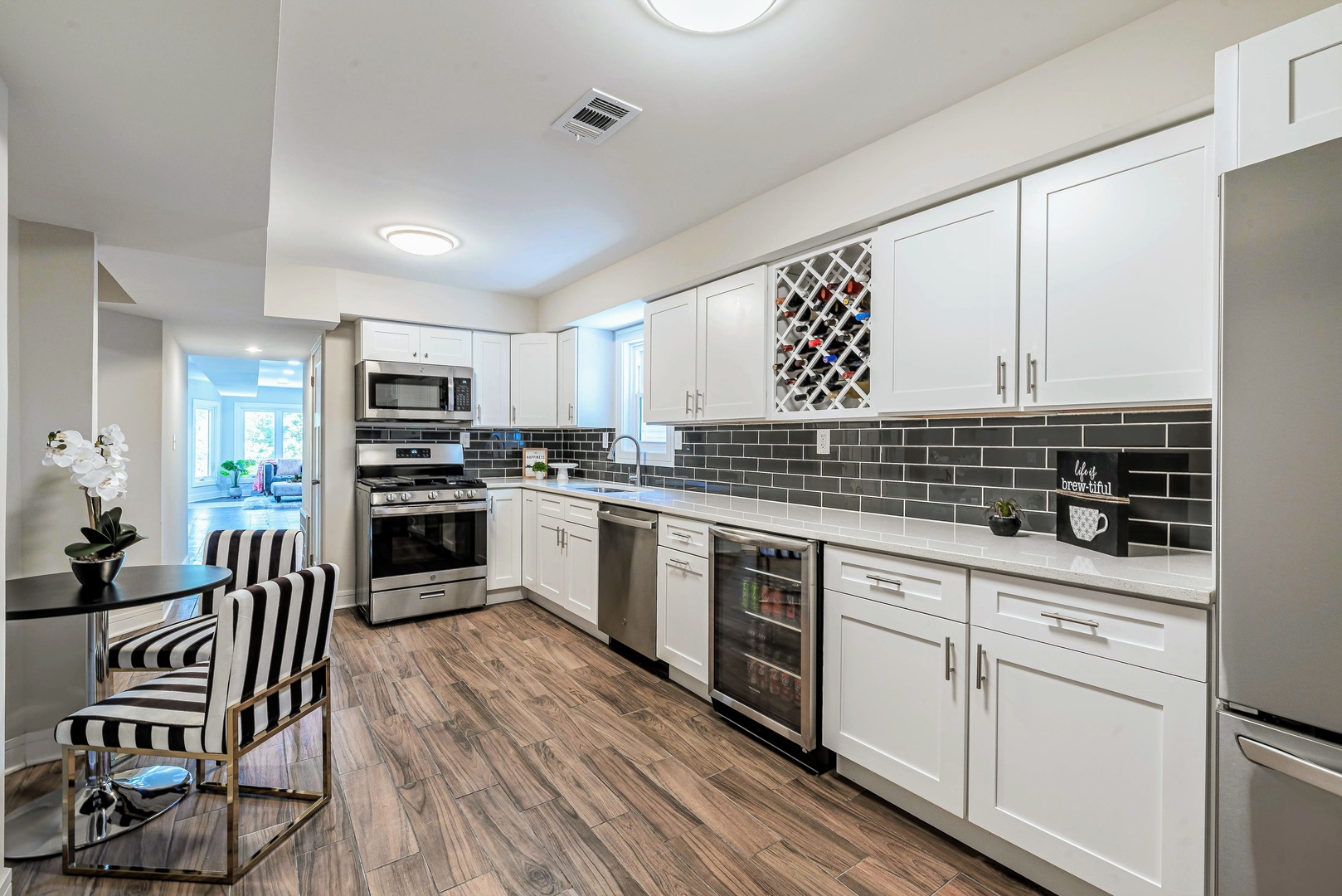 1235 West Barry Avenue, Unit 2 Chicago, IL 60657 - Photo 7 of 18
