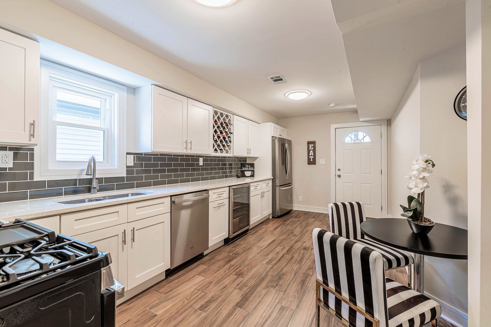 1235 West Barry Avenue, Unit 2 Chicago, IL 60657 - Photo 8 of 18