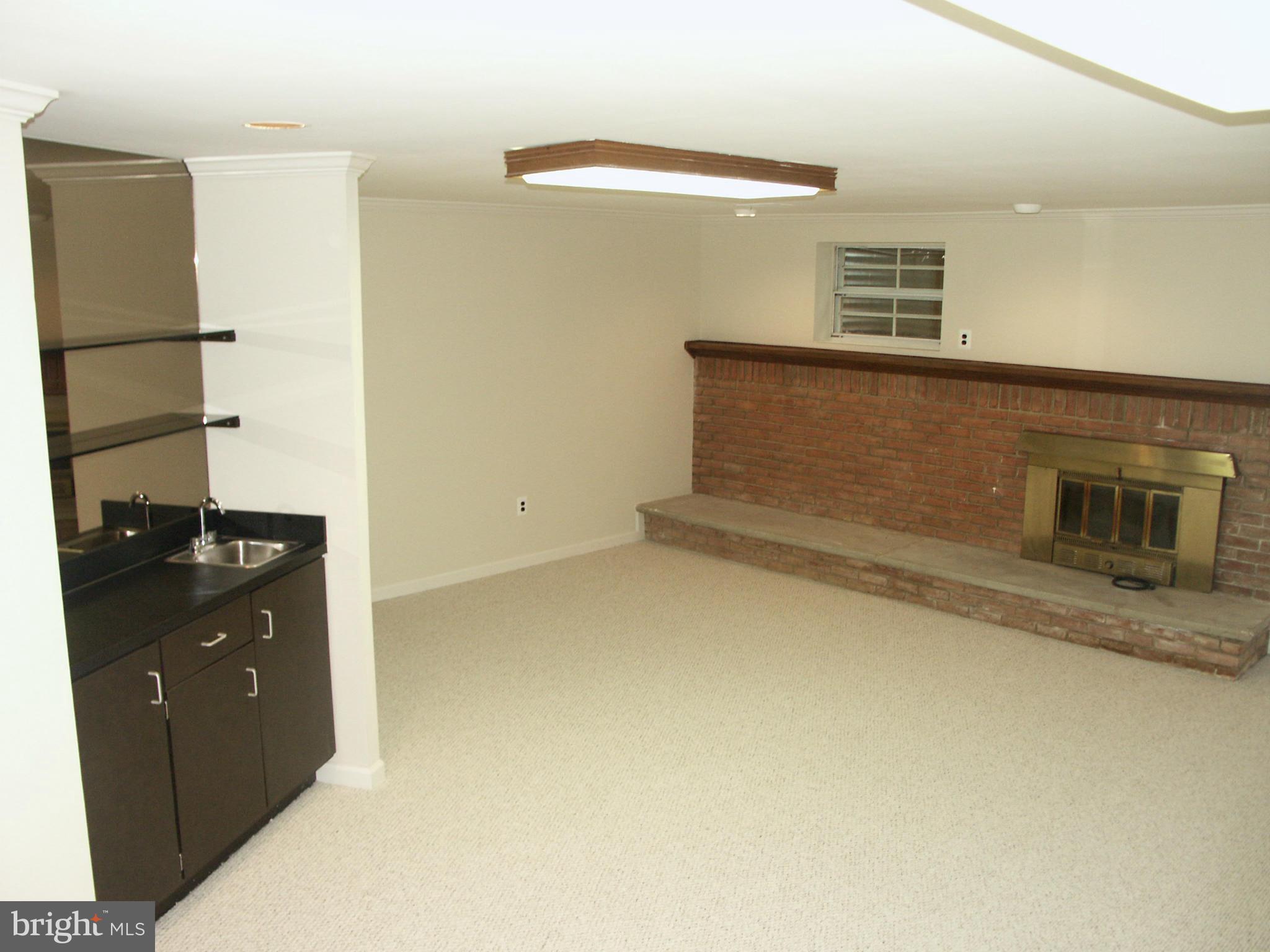 9016 Fox Grape Lane Springfield, VA 22152 - Photo 25 of 30 Family Room