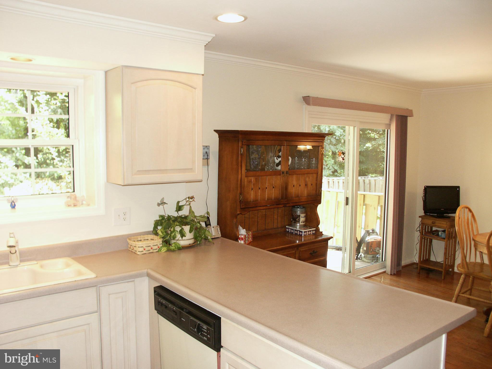 9016 Fox Grape Lane Springfield, VA 22152 - Photo 9 of 30 Kitchen