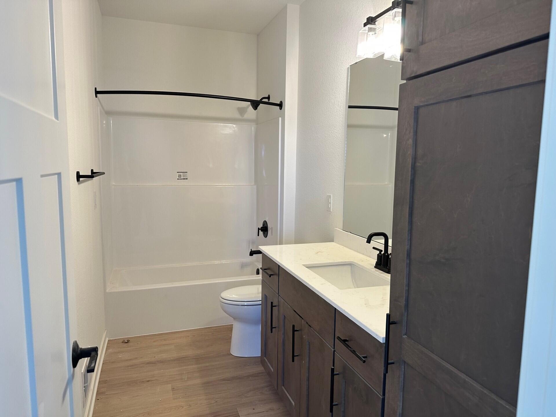 804 Viewpoint Avenue Waukesha, WI 53188 - Photo 11 of 15 Riley hall bath