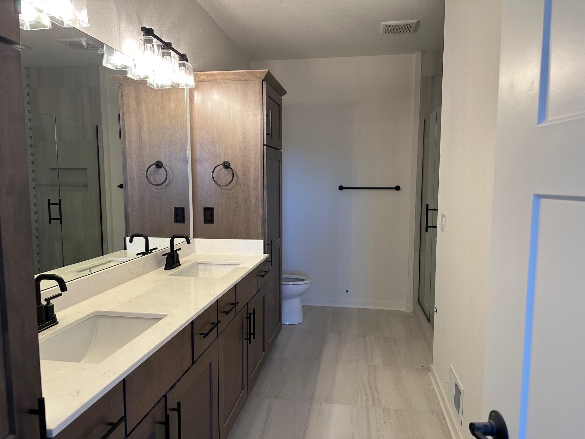 804 Viewpoint Avenue Waukesha, WI 53188 - Photo 7 of 15 Riley Primary bath