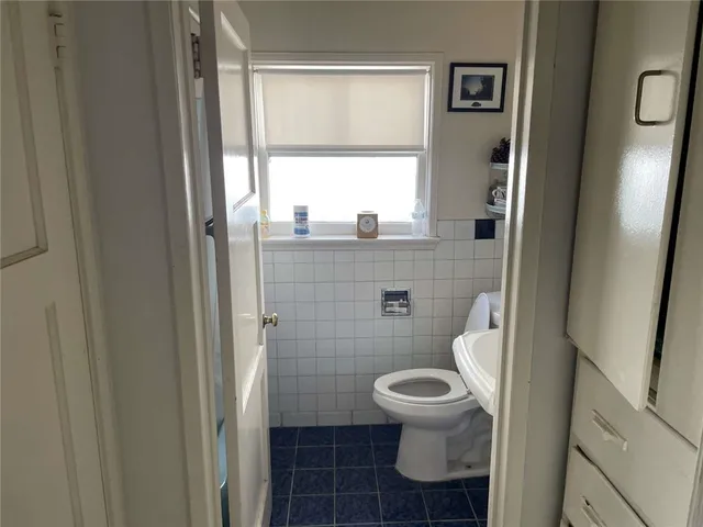 a view of a entryway with furniture