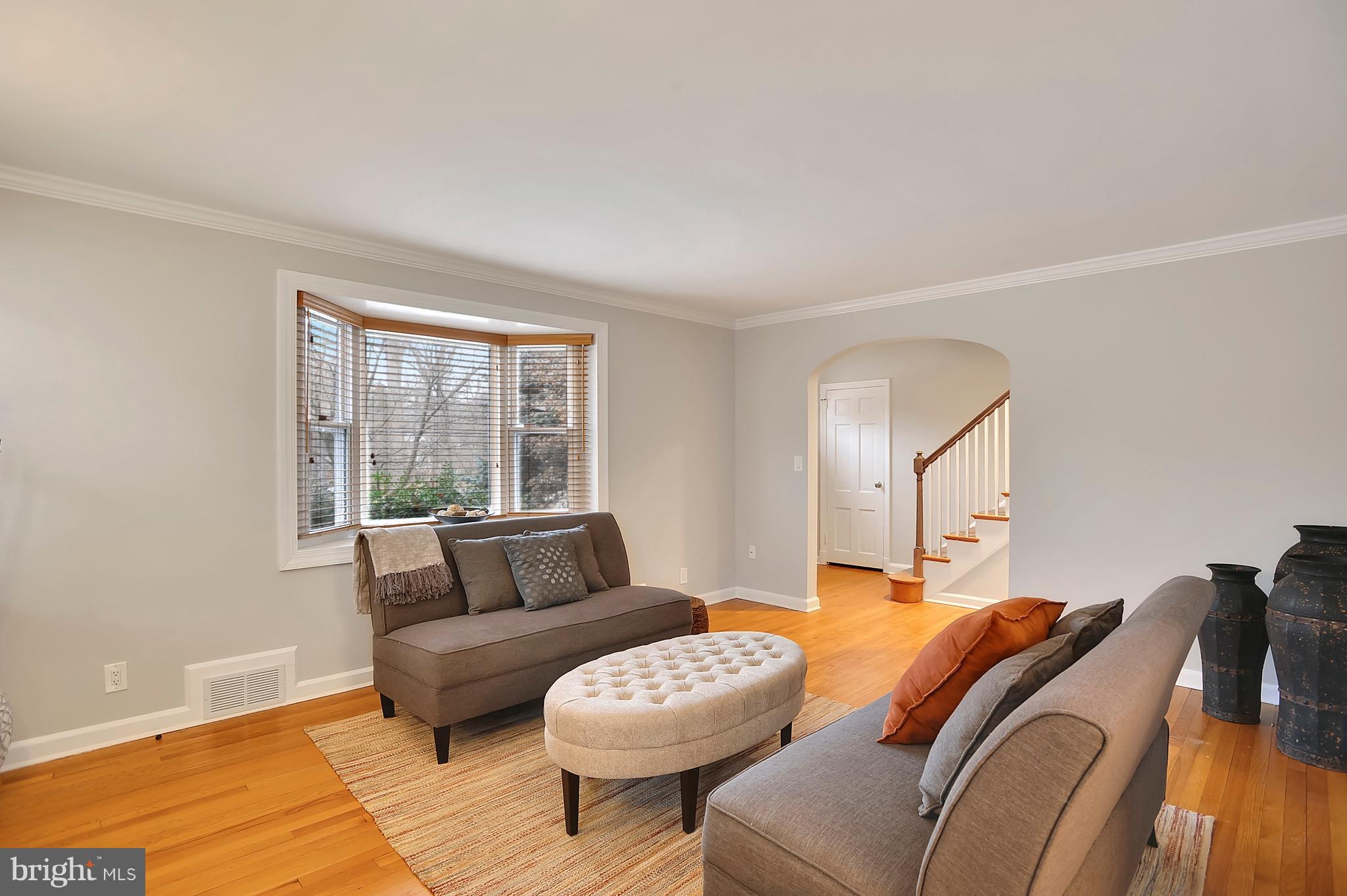 301 Lexington Drive Silver Spring, MD 20901 - Photo 4 of 28 Living Room