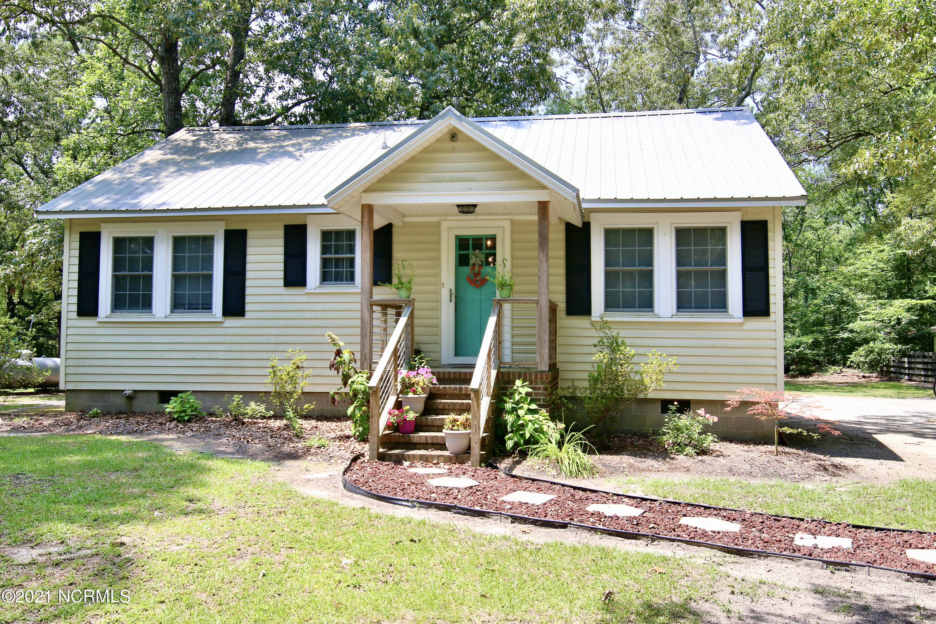 5756 River Road Washington, NC 27889 - Photo 1 of 26 Front of home