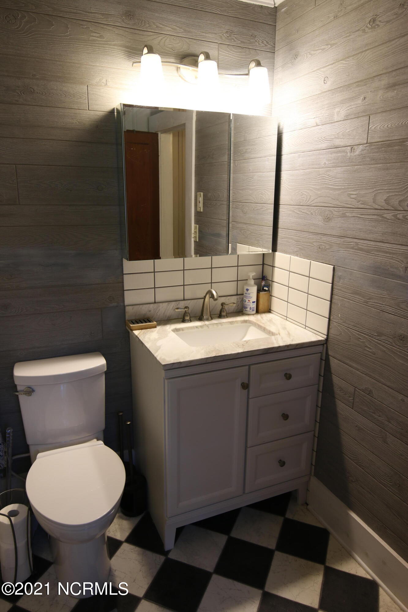 5756 River Road Washington, NC 27889 - Photo 12 of 26 bath