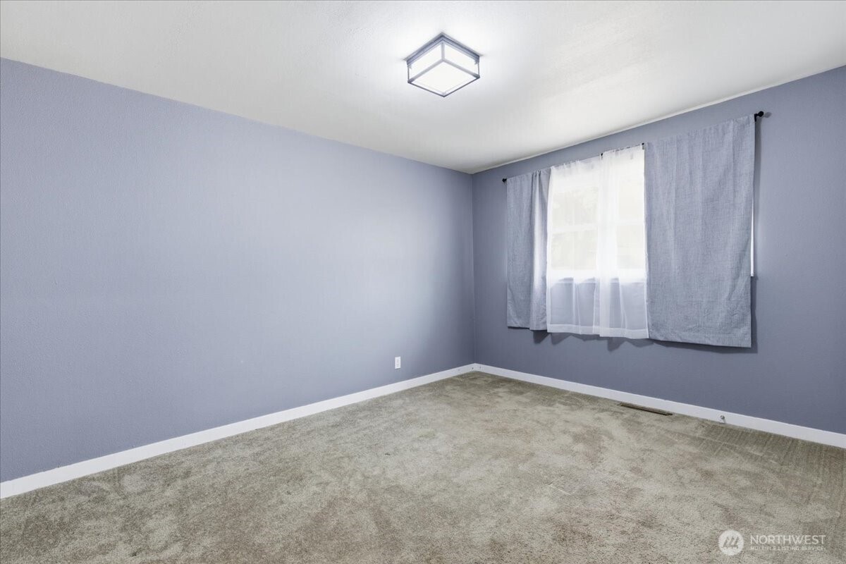 262 North Earl Road Moses Lake, WA 98837 - Photo 10 of 28