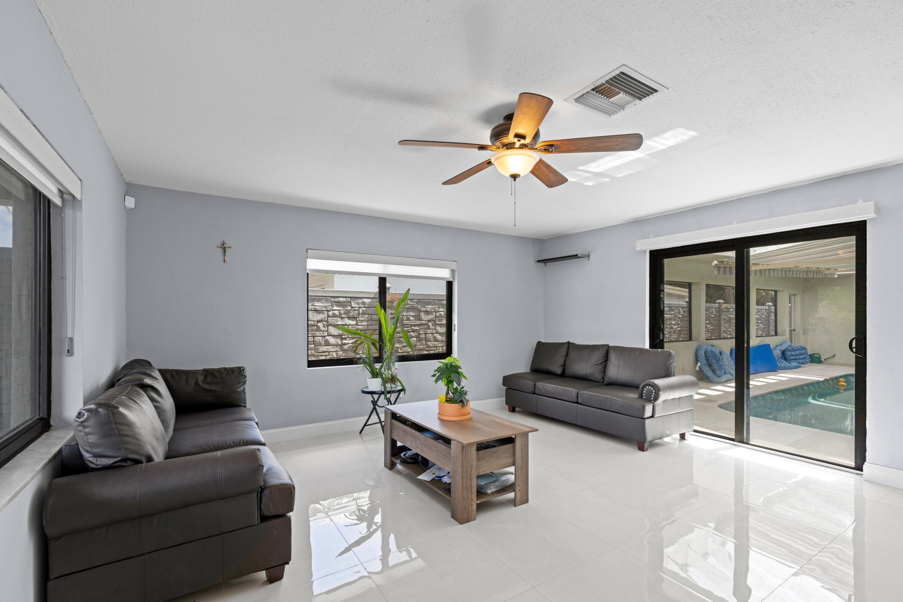 328 Hastings Street Boca Raton, FL 33487 - Photo 6 of 38 Living Room