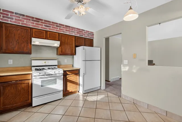 $439,900 | 308 Rustic Lane, Algonquin, IL 60102