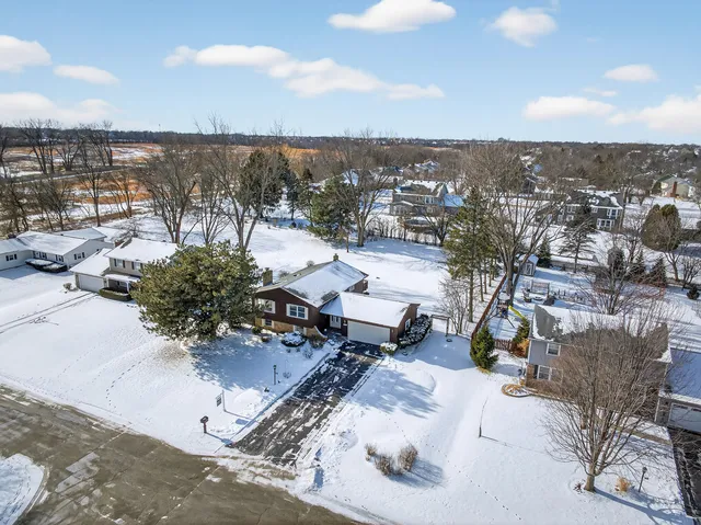 $439,900 | 308 Rustic Lane, Algonquin, IL 60102